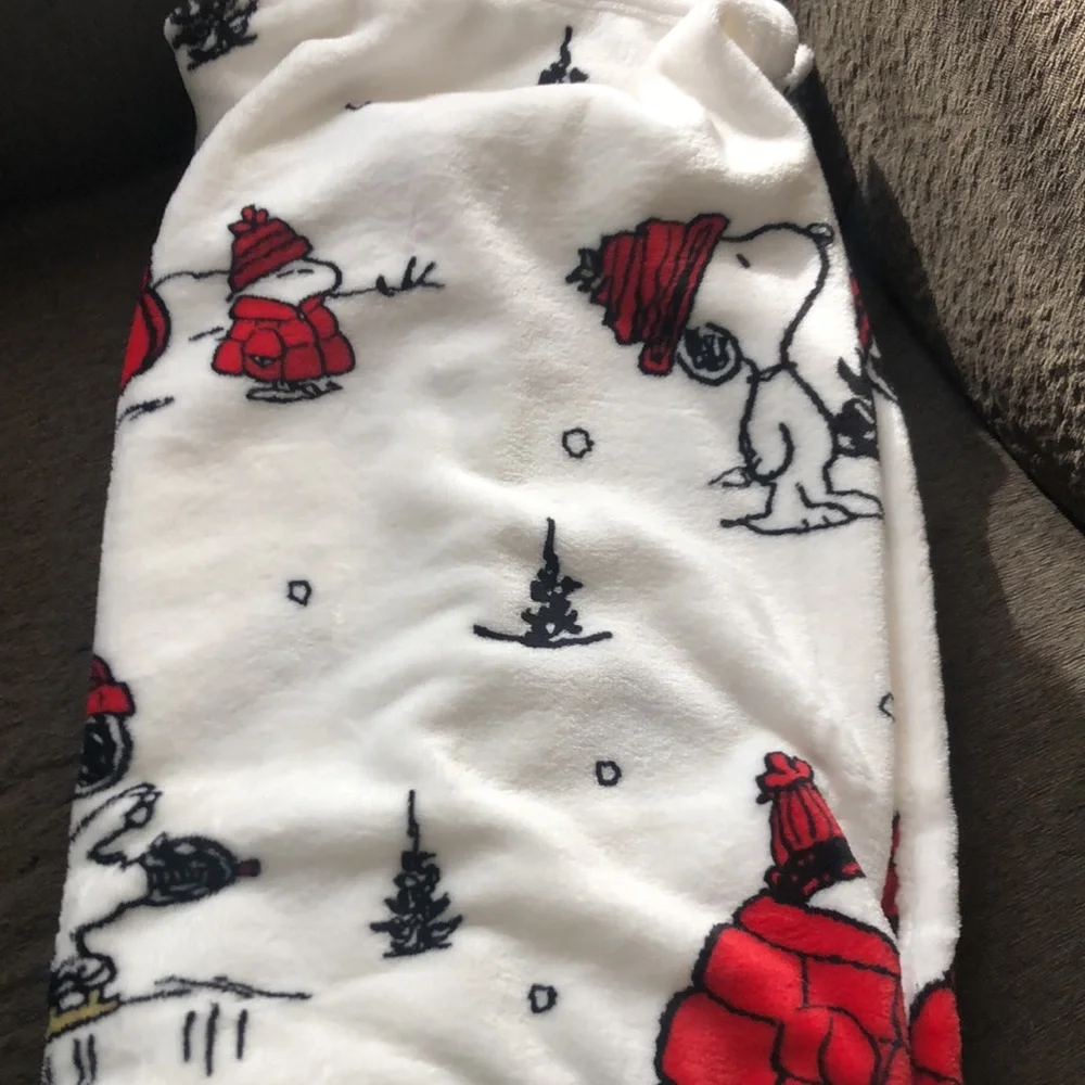 Peanuts Snoopy Puffer Jacket Holiday Plush Blanket